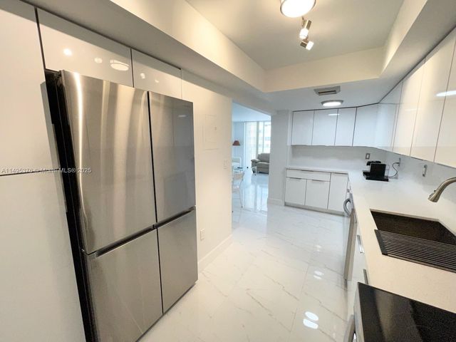 18041 Biscayne Boulv 502, Aventura, FL 33160