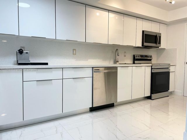 18041 Biscayne Boulv 502, Aventura, FL 33160