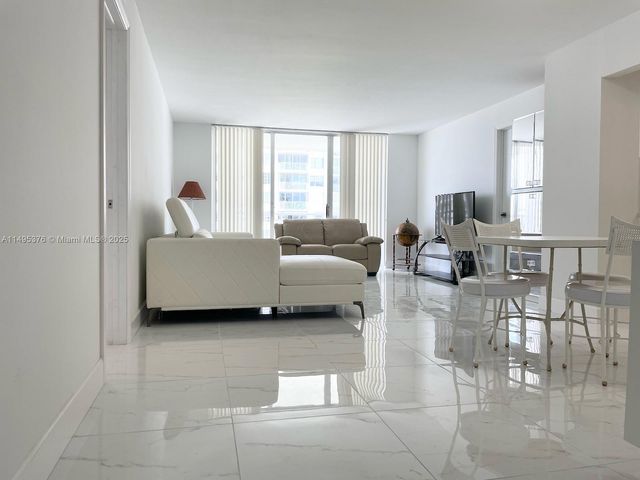 18041 Biscayne Boulv 502, Aventura, FL 33160