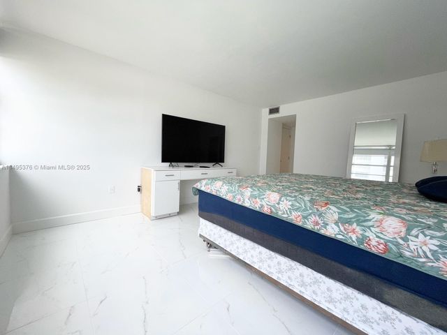 18041 Biscayne Boulv 502, Aventura, FL 33160