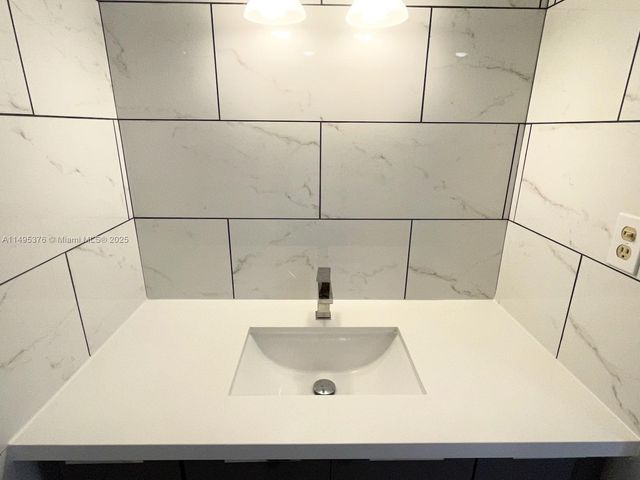 18041 Biscayne Boulv 502, Aventura, FL 33160