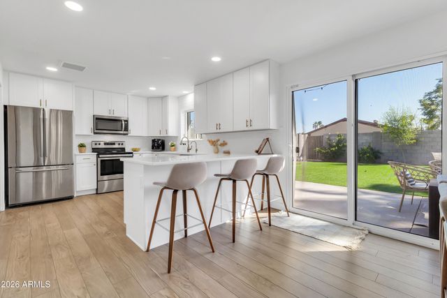 6003 S COLLEGE Avenue, Tempe, AZ 85283