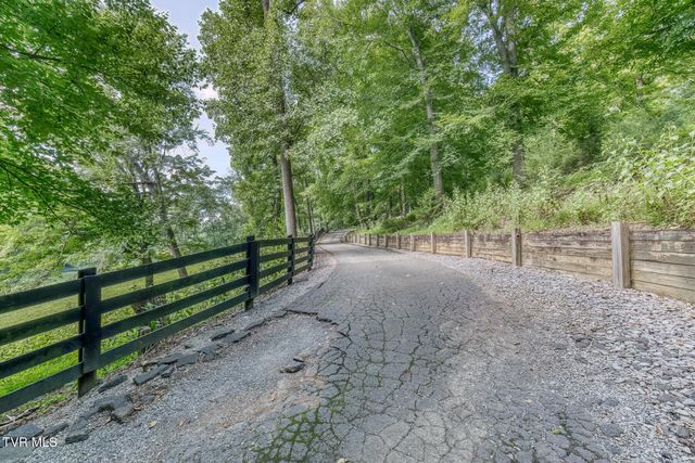744 Sycamore Shoals Drive, Elizabethton, TN 37643
