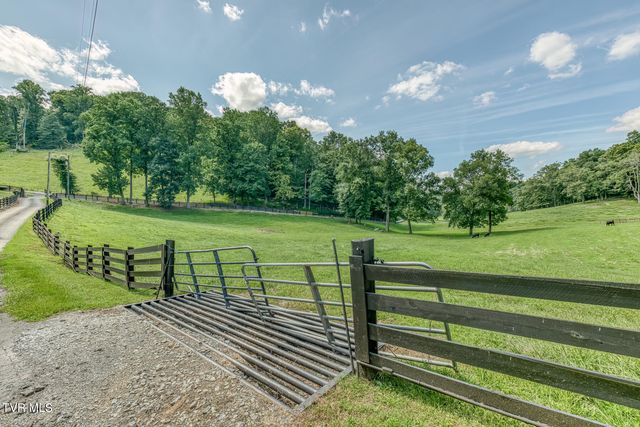 744 Sycamore Shoals Drive, Elizabethton, TN 37643