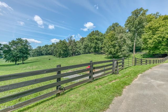 744 Sycamore Shoals Drive, Elizabethton, TN 37643