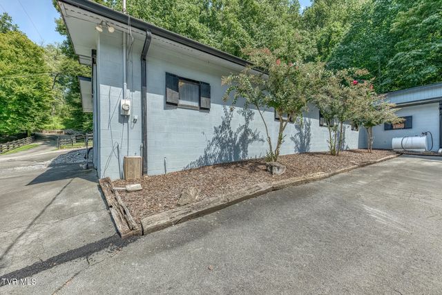 744 Sycamore Shoals Drive, Elizabethton, TN 37643