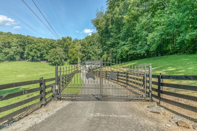 744 Sycamore Shoals Drive, Elizabethton, TN 37643
