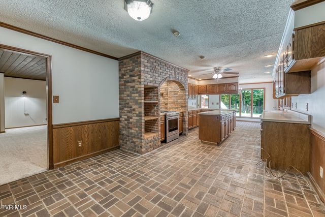 744 Sycamore Shoals Drive, Elizabethton, TN 37643
