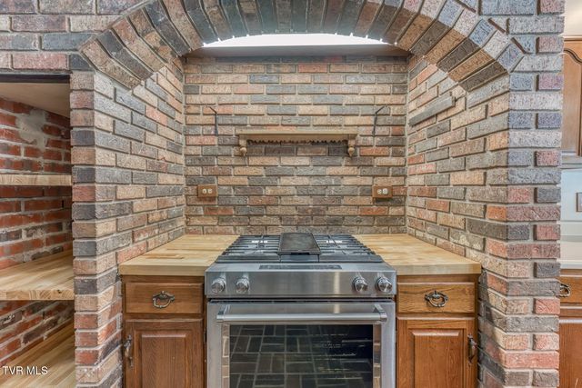 744 Sycamore Shoals Drive, Elizabethton, TN 37643