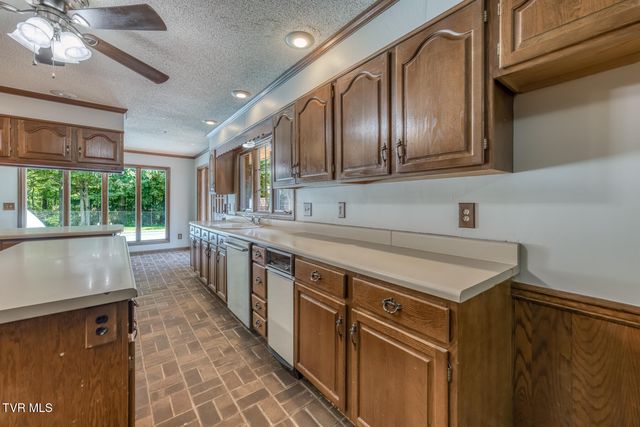 744 Sycamore Shoals Drive, Elizabethton, TN 37643