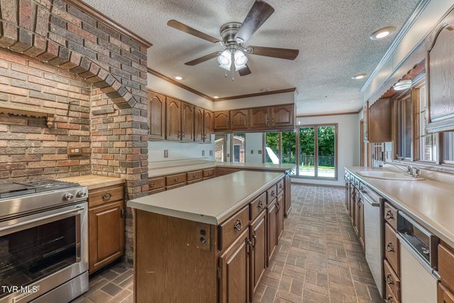 744 Sycamore Shoals Drive, Elizabethton, TN 37643
