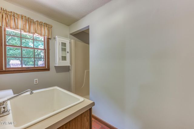 744 Sycamore Shoals Drive, Elizabethton, TN 37643