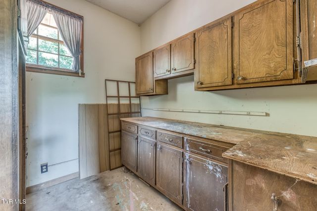 744 Sycamore Shoals Drive, Elizabethton, TN 37643