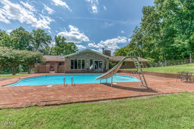 744 Sycamore Shoals Drive, Elizabethton, TN 37643