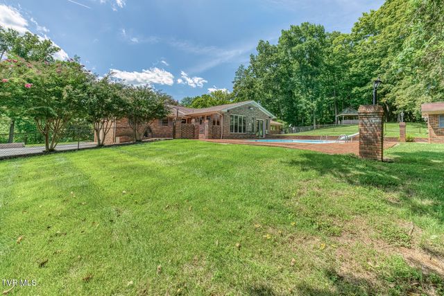 744 Sycamore Shoals Drive, Elizabethton, TN 37643
