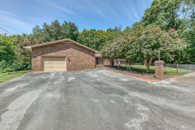 744 Sycamore Shoals Drive, Elizabethton, TN 37643