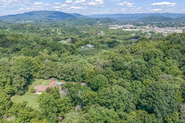 744 Sycamore Shoals Drive, Elizabethton, TN 37643
