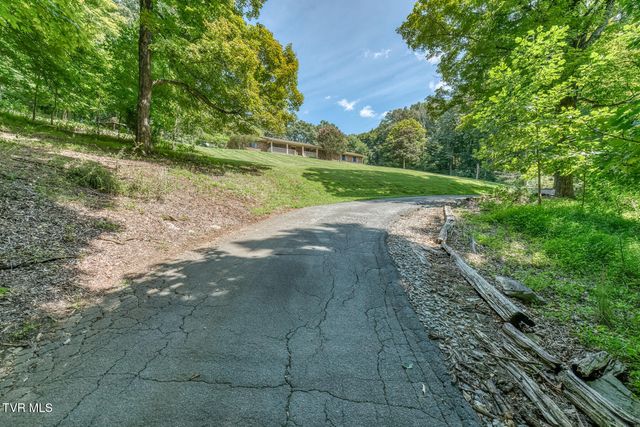 744 Sycamore Shoals Drive, Elizabethton, TN 37643