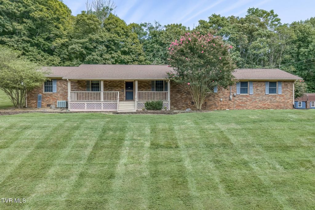 744 Sycamore Shoals Drive, Elizabethton, TN 37643