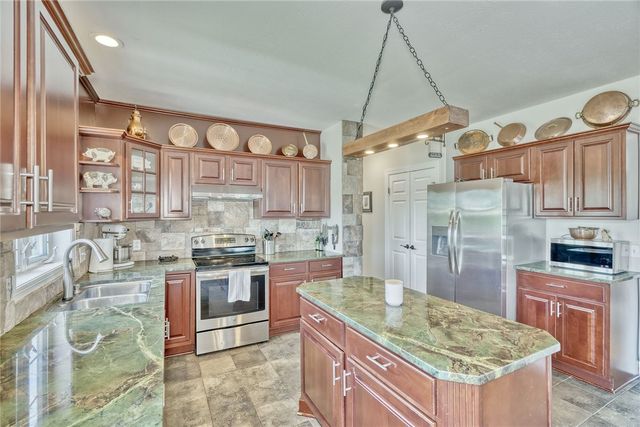 7272 Montgomery Lane, Victor, NY 14564