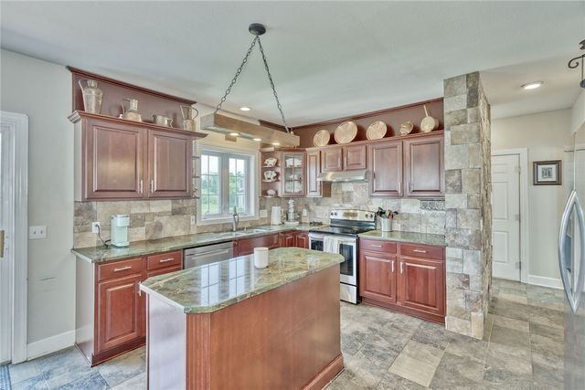 7272 Montgomery Lane, Victor, NY 14564
