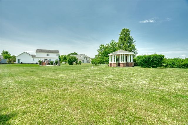 7272 Montgomery Lane, Victor, NY 14564