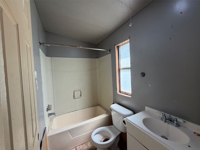 1005 Cove Drive, West Tawakoni, TX 75474