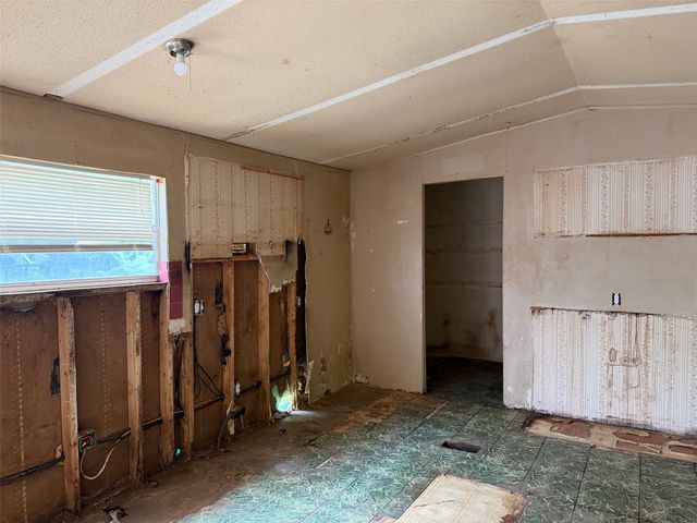 1005 Cove Drive, West Tawakoni, TX 75474