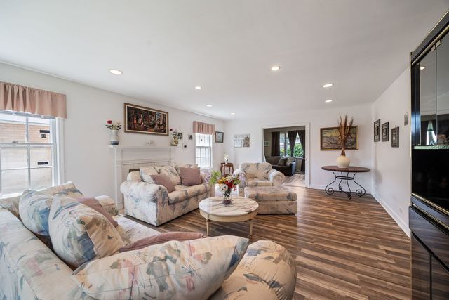 8822 Central Park Avenue, Evanston, IL 60203