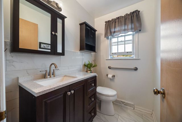 8822 Central Park Avenue, Evanston, IL 60203