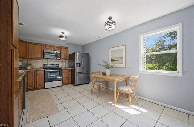 3819 Peachtree LN, Portsmouth, VA 23703