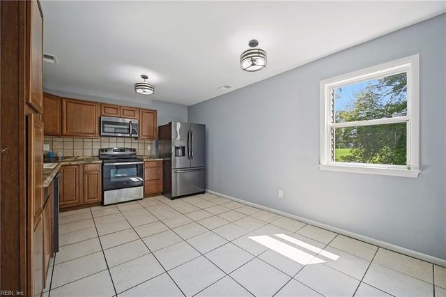 3819 Peachtree LN, Portsmouth, VA 23703