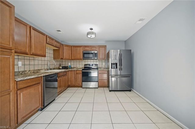 3819 Peachtree LN, Portsmouth, VA 23703