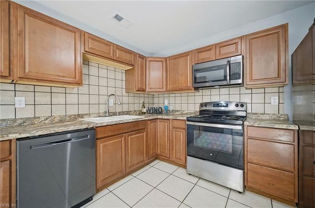 3819 Peachtree LN, Portsmouth, VA 23703