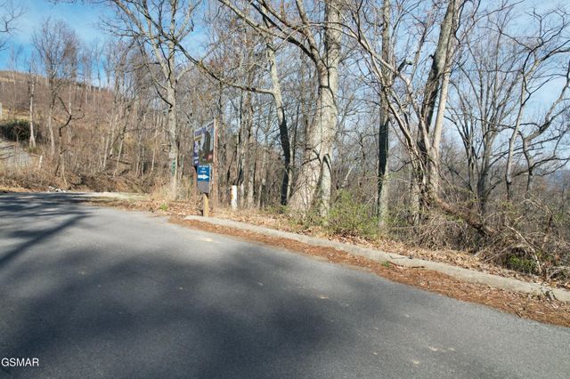 2 Spurling Way, Sevierville, TN 37862