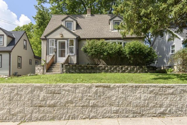 800 Western AVENUE, Waukesha, WI 53188