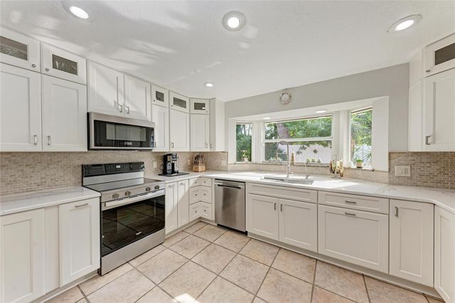 411 HARBOR VIEW LANE, Largo, FL 33770