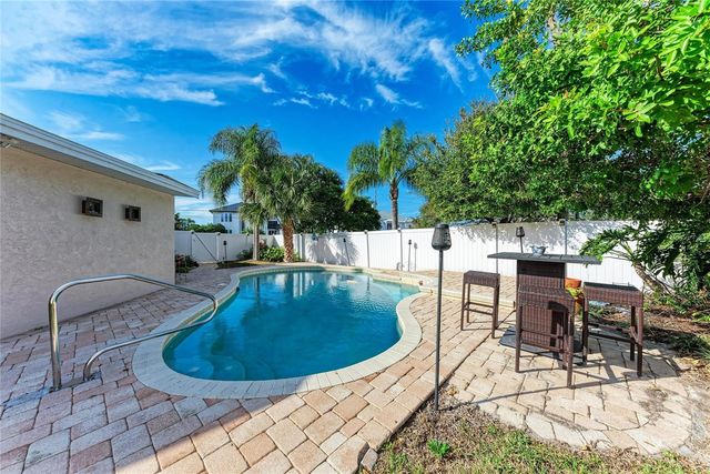 411 HARBOR VIEW LANE, Largo, FL 33770