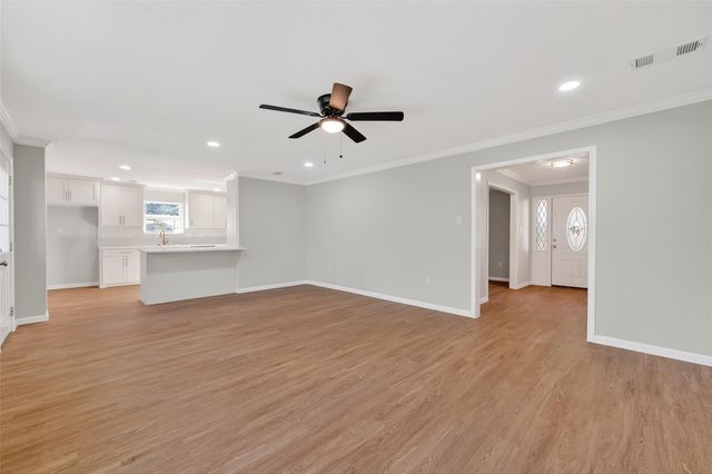 7911 Kleingreen Lane, Spring, TX 77379