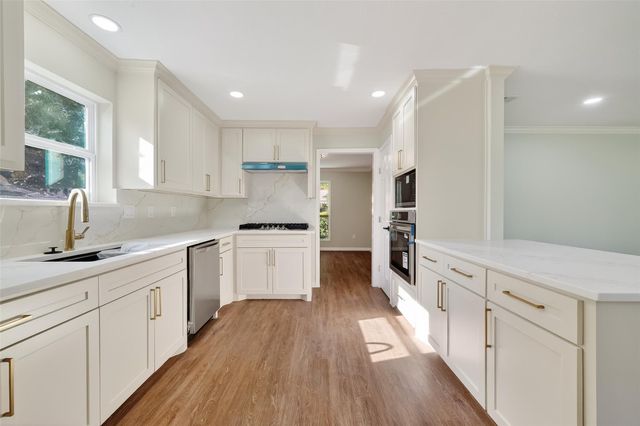 7911 Kleingreen Lane, Spring, TX 77379