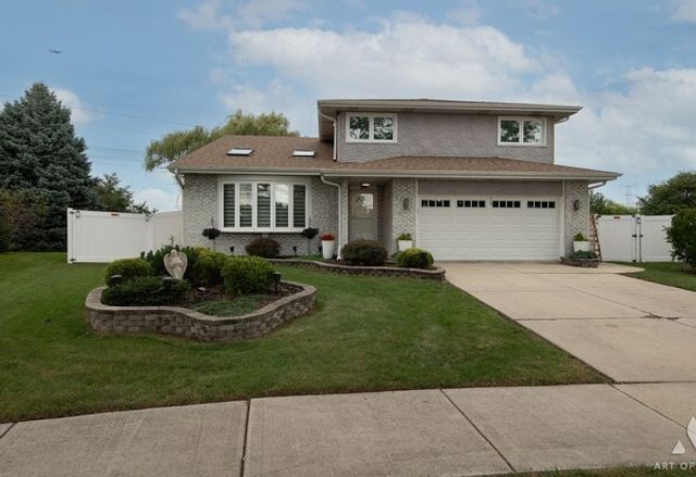 2195 W Cimarron Way, Addison, IL 60101