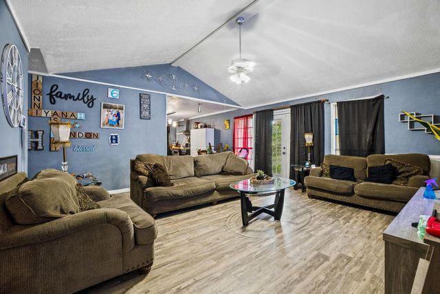 127 Forest Drive, Livingston, TX 77351