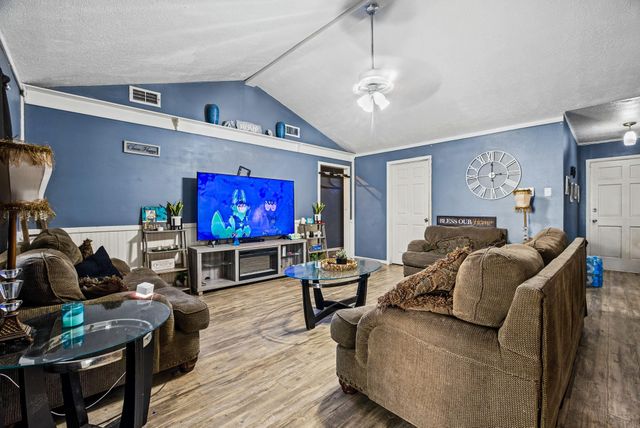 127 Forest Drive, Livingston, TX 77351