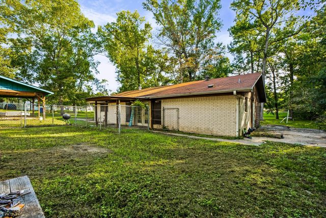127 Forest Drive, Livingston, TX 77351