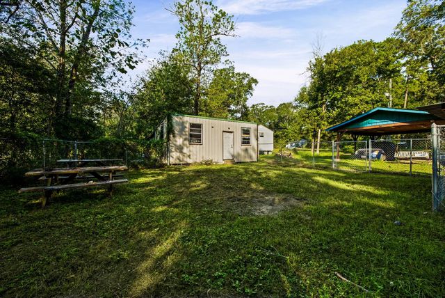 127 Forest Drive, Livingston, TX 77351
