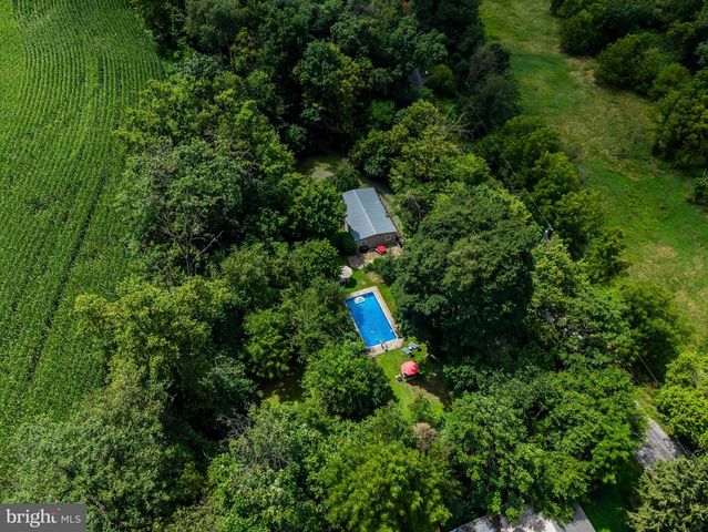 3059 BACK RUN RD, Manheim, PA 17545