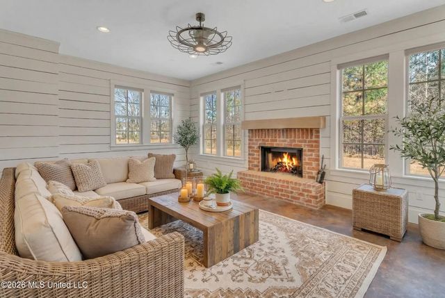 4342 E Robinson Loop, Olive Branch, MS 38654