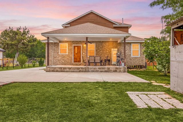 664 County Road 3404, Cleveland, TX 77327