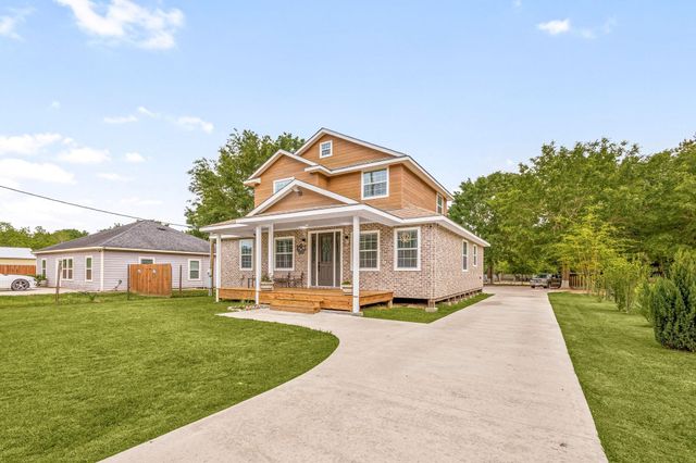 664 County Road 3404, Cleveland, TX 77327