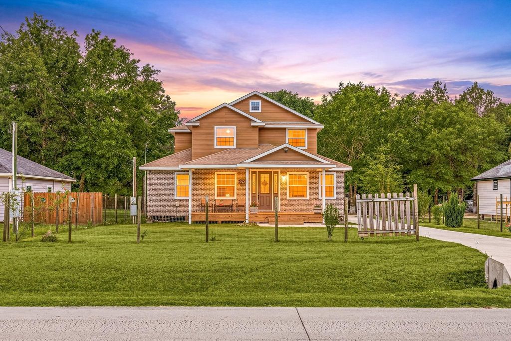 664 County Road 3404, Cleveland, TX 77327